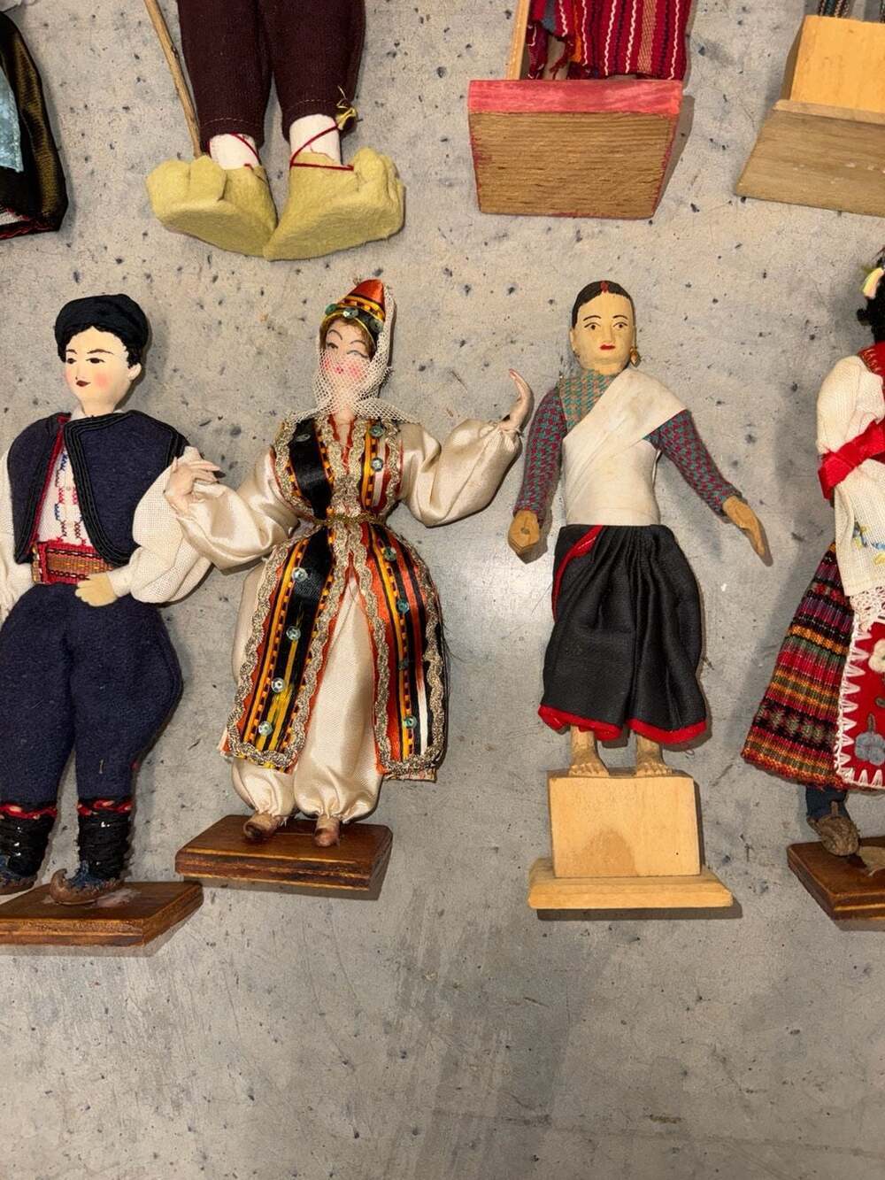 Vintage Lot of 9 International Folk Art Souvenir Dolls Including Italian and Eas - Picture 5 of 6